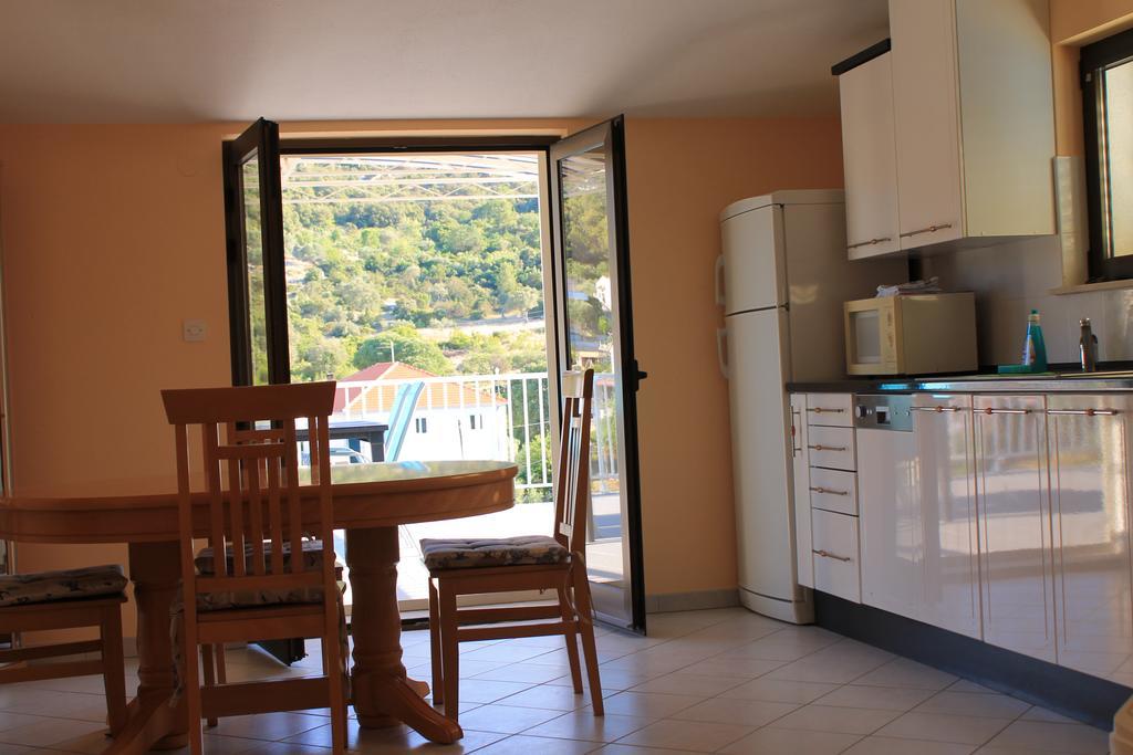 Apartments Yerkovic マリナ 部屋 写真